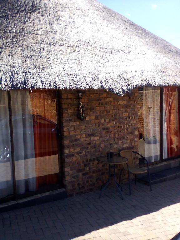 Pride Rock Accommodation Middelburg  Bagian luar foto